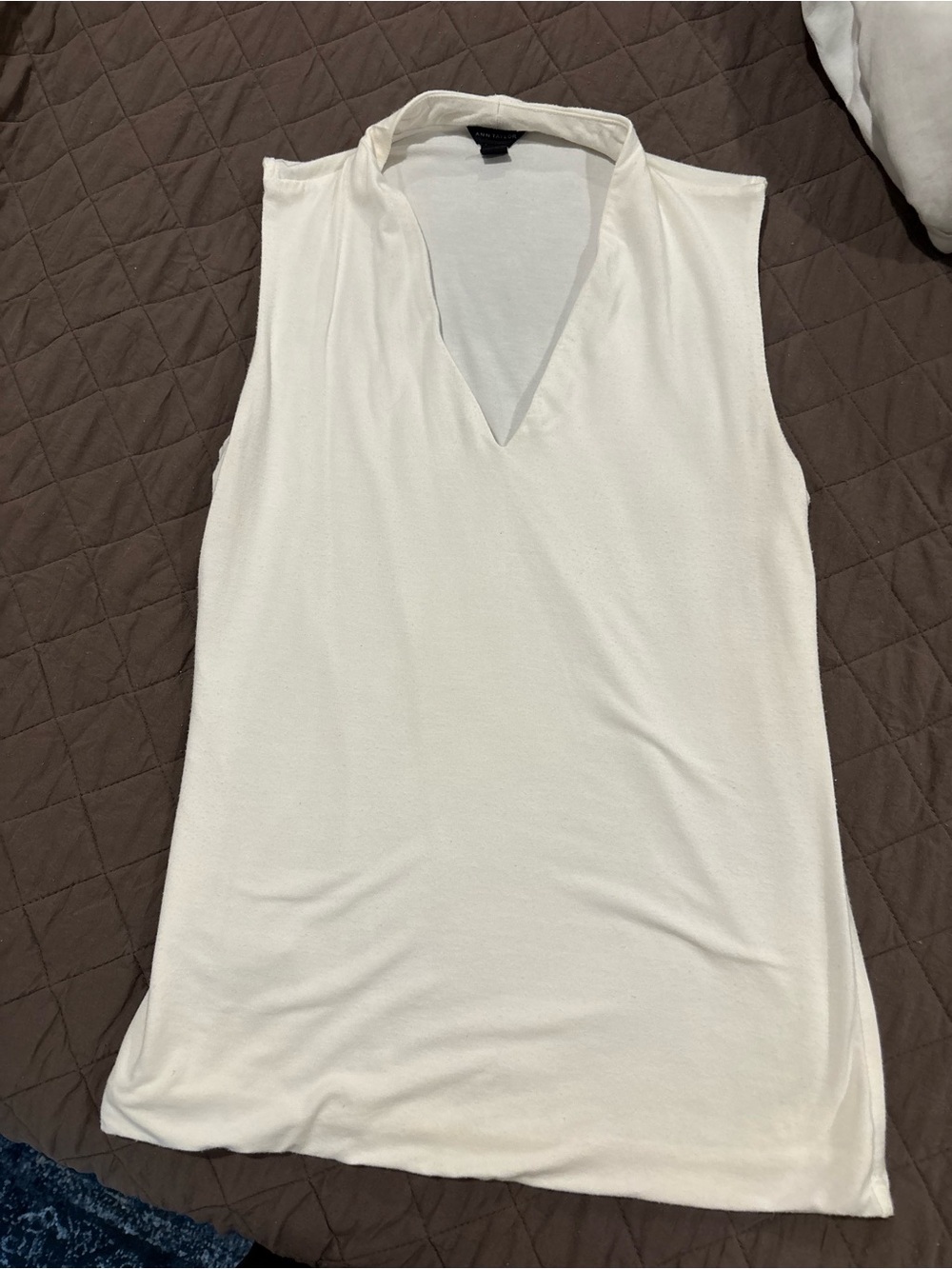 Ann Taylor Sleeveless V-Neck Tank Top in White